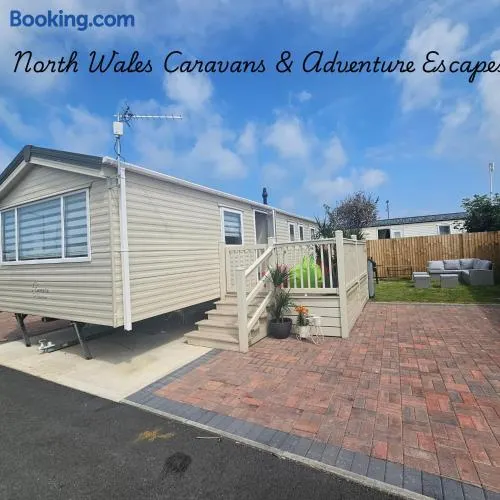 Platinum Caravan with Decking & Garden - Image 1