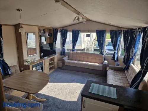 Spacious 6 Berth Caravan with Decking - Image 1