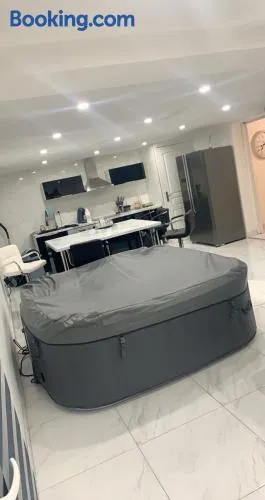VILLA AVEC PISCINE love ROOM - Image 1
