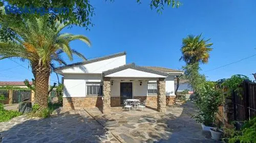 Chalet independiente con amplio jardín y barbacoa AT - CC-00678 - Image 1