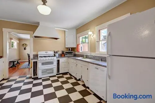 351CA 351 Catalina Ave - Image 1