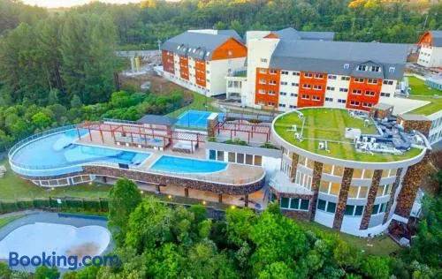 Gramado Golden Resort, apartamento luxo quintuplo - Image 1