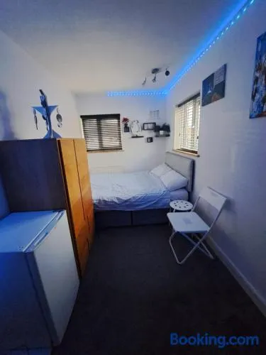 Tilbury Home For short letting - Image 1