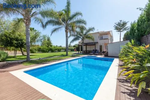 Casa junto al mar con jardín - Image 1