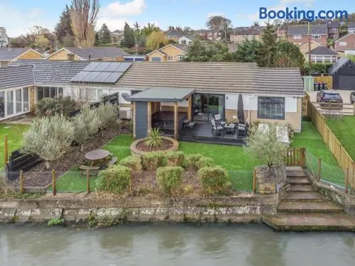 3 Bed in Canterbury oc-r34439 - Image 1