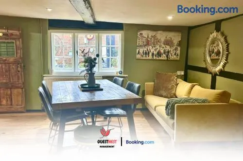2BDR Cottage By Guest Nest Management In Horsham With Free Parking - Image 1