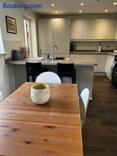 Modern, well-equipped and comfortable 3-bed home in lovely Shropshire village - Image 1
