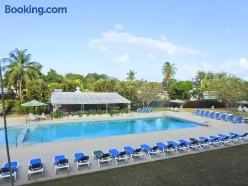 Modern 1 Bed Condo with Pool in Holetown - Image 1
