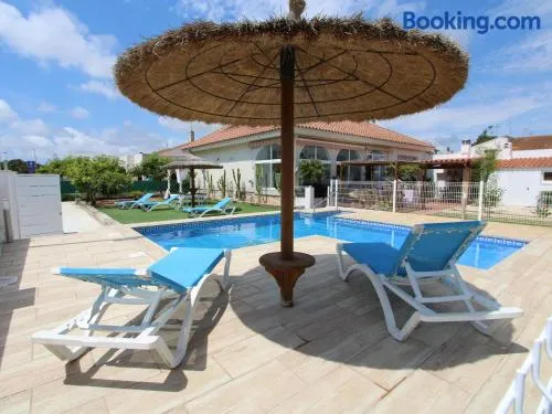 Casa con Piscina Privada Cerca del Mar, Mascotas Bienvenidas, WiFi Gratis, Playa para Perros - ES-184-39 - Image 1