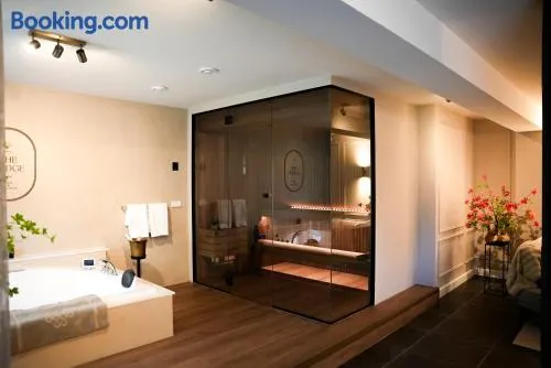The Lodge Bed & Wellness Oisterwijk Sauna, Jacuzzi, Luxury - Image 1