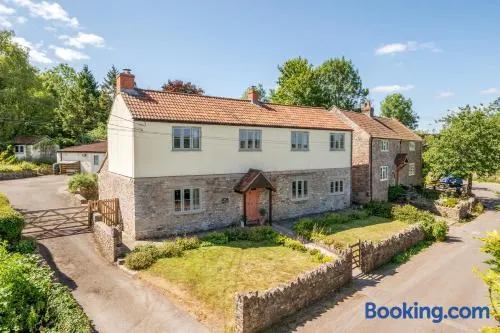 Dulcote Gem 3 Bed 3 Bath Parking & Cathedral Views - Image 1