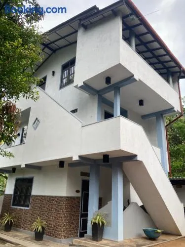Penthouse Galle - Image 1