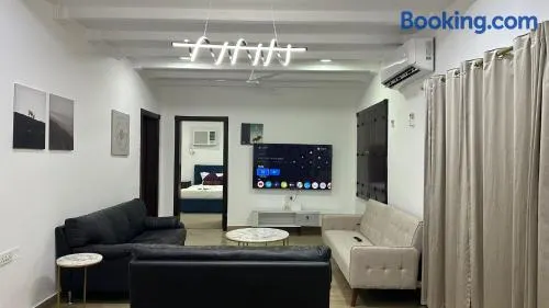 Big & Quiet Apartment - Image 1