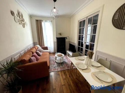 Elegant 2-bedroom apartment near Paris & Château de Vincennes - Image 1