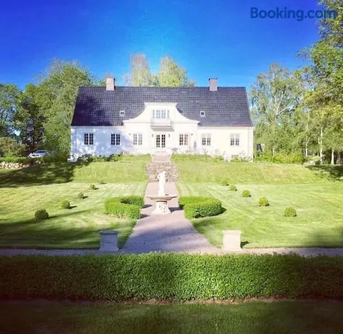 Exklusivt romantiskt gästhus på anrik prästgård - Image 1
