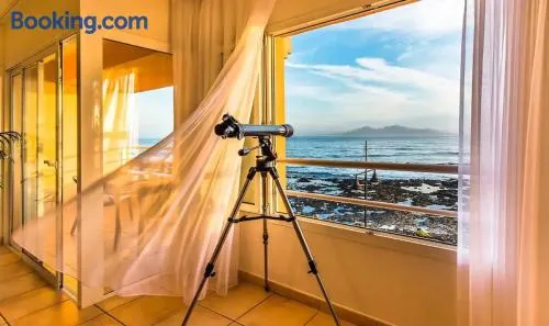 Appartement de vacances entièrement équipé avec internet haut débit | Vue mer | Adapté au travail à distance - Image 1