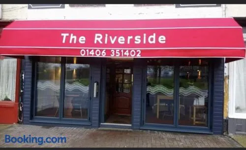 Riverside Bar & Restaurant - Image 1