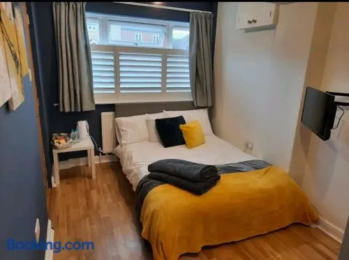 Double Room with ensuite close to silverstone - Image 1