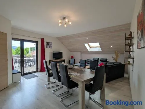 Appartement lumineux 3 chambres, terrasse, proche commerces et ski, avec WiFi - Image 1