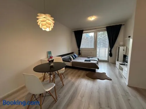 Moderné štúdio s bezplatným parkovaním - Image 1