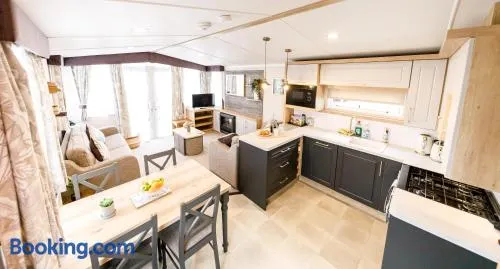 2Bed Whitley Bay Home - Free Parking, Close to beach & St Mary's Lighthouse - Image 1