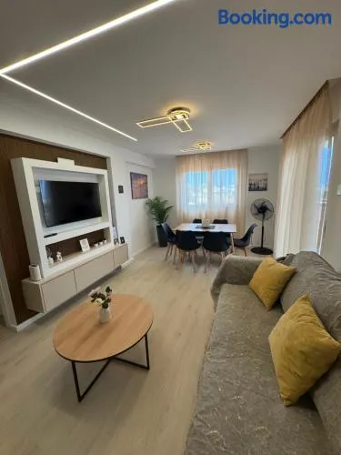 Trinity Breeze Renovated 2BR Close to Trinity Beach with Private Parking - Image 1