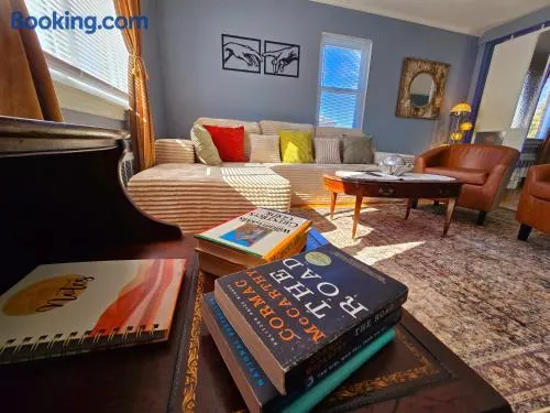 Comfy & Chic Apartment for 2026 World Cup FREE PARKING - Image 1