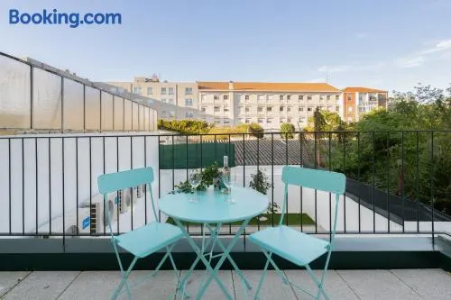 Host Wise - Modern Studios with Terrace - Walk Everywhere - Image 1
