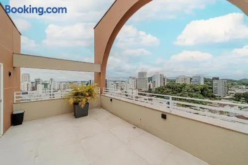 Terraço 360º: Design & Vista da Serra no Centro! - Image 1
