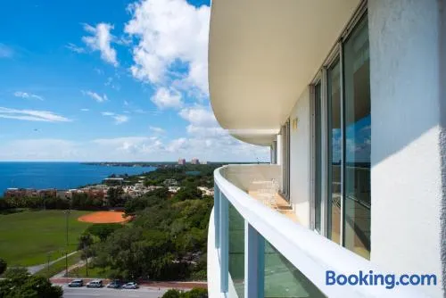 Coconut Grove 2 bedroom Apartment Amazing Views Includes Parking - Image 1