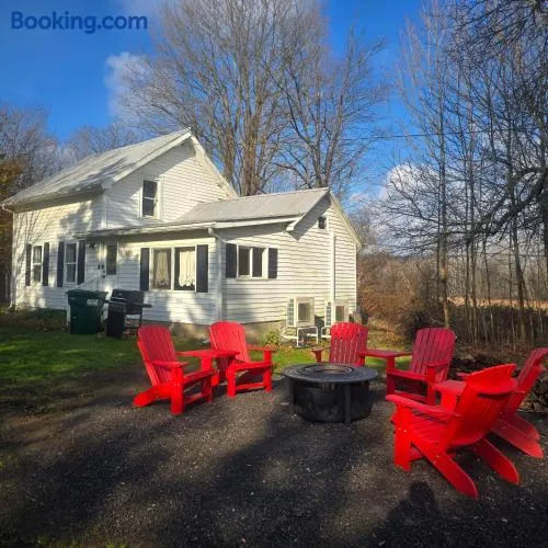 Big Barn Lodge - Farm House - Image 1