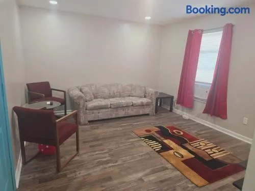 Comfy 1BR Apt. in Pleasant Ridge - Image 1