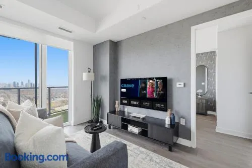 Chic 2BR Retreat Modern Comfort and Prime Location - Image 1