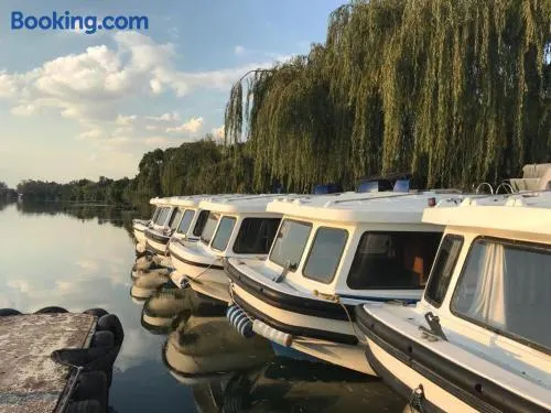 Old Willow Houseboats - Image 1