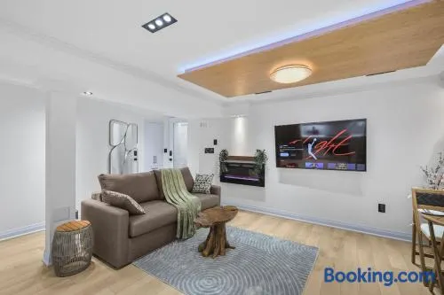 Pinnacle of Luxury & Leisure- 2 BDM,2 BATH, KITCHEN - Image 1