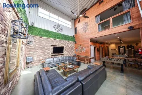 Bamboo Loft 6BR, 24 guests - Image 1