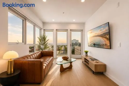 The Clocktower Retreat - Designer 2BR 2BA - Image 1