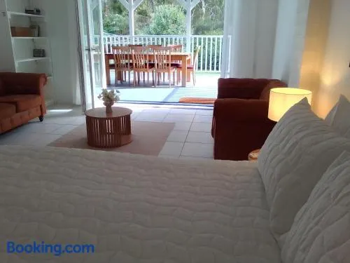 2 bedrooms private bathroom 2 queen beds own entry - Image 1