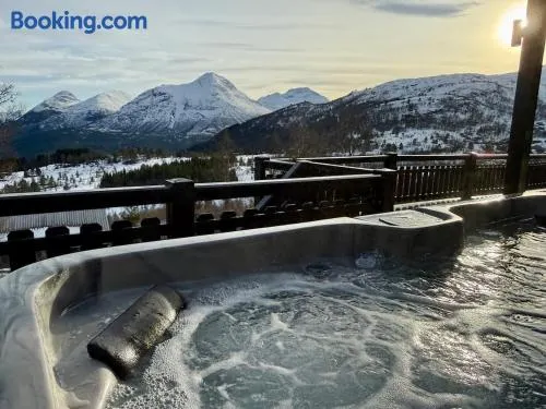 Great mountain cabin with jacuzzi in beautiful surroundings - Image 1
