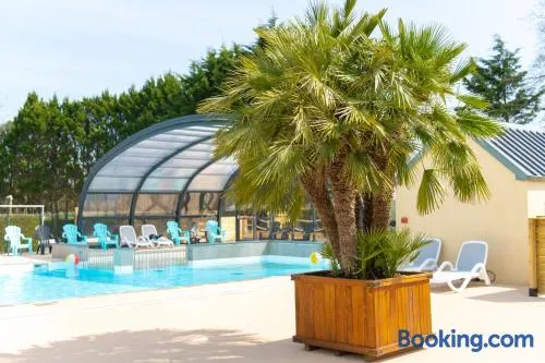 Camping Les Carolins - 4 étoiles - Image 1