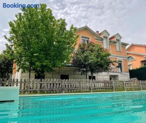 Segunda Planta de chalet con PISCINA con entrada independiente - Image 1
