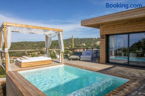 Villa avec jacuzzi, piscine et terrasse | Vue mer - Image 1
