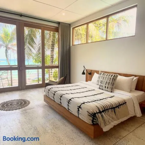 La Playa Beach Club - Image 1