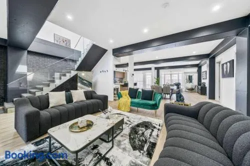King’s Deluxe in Newtown - Image 1