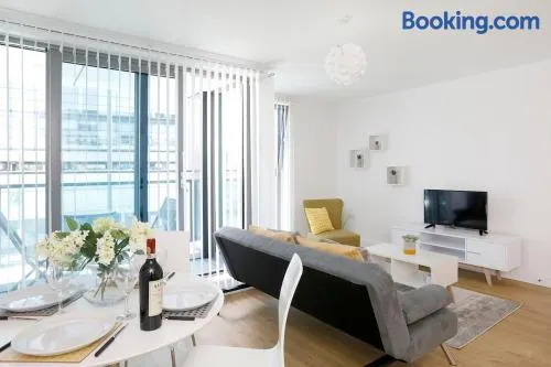 Redhill - Modern 1 Bedroom Apartment by Mobius Property - Image 1