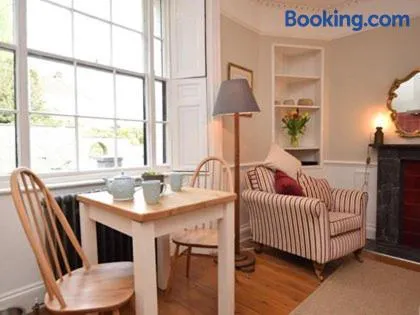 Burton House Apartment - Image 1