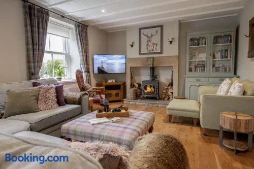 Mae Cottage - Image 1