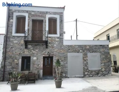 Seafront two-storey house in Kardamyla - Image 1