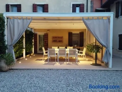Appartamento RESIDENZA LA CORTE Verona a 10 minuti di auto dall'Arena- piano terra con terrazza esclusiva, giardino, piscina e comodo posto auto - Image 1