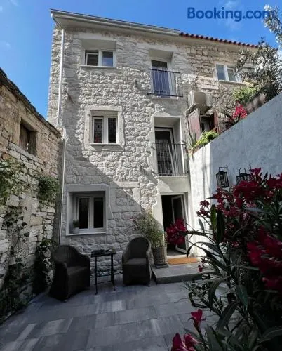 Fjaka, old stone house - Image 1